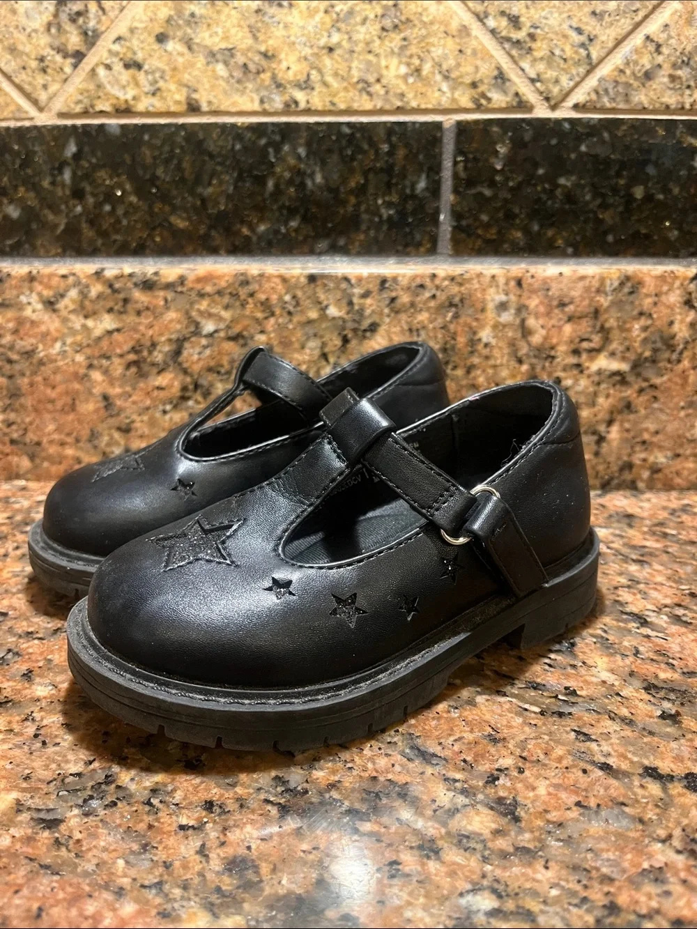 Black Star-Accent Mary Jane Kids Shoes Size 8